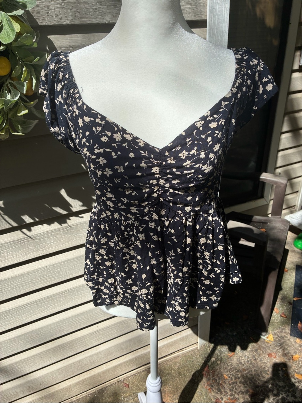 Black Floral Peplum Short-Sleeve Top